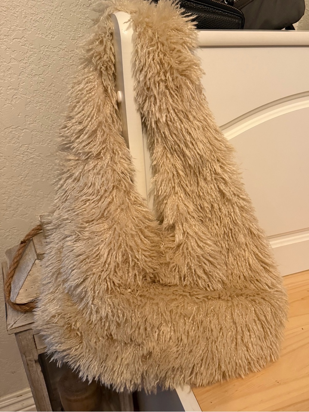 Dolls Kill CUTIE HEART FAUX FUR SHOULDER BAG NWT
